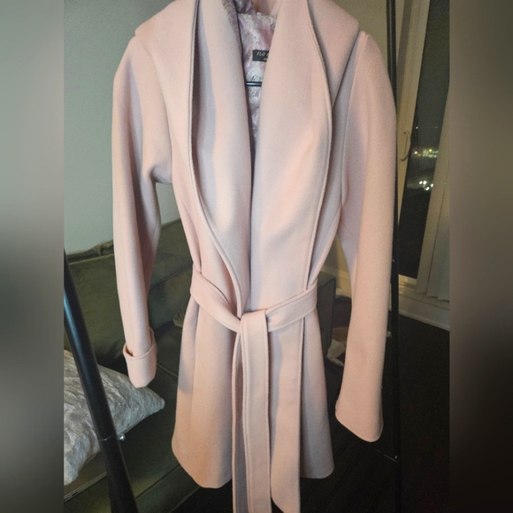 Fairly New Wool blend coat - Picture 2 of 7